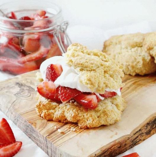 Photo Shortcake-Gebäck mit Erdbeeren