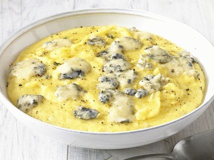 Foto von Polenta mit Blauschimmelkäse