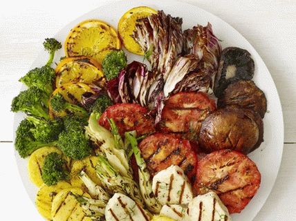 Foto von Polenta mit gegrilltem Gemüse