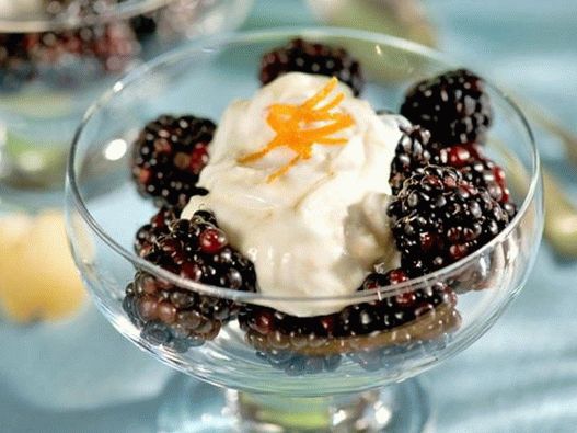 Einfache Beerendessert