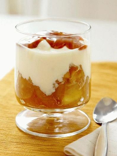 Hausgemachter Joghurt mit Apfelkompott