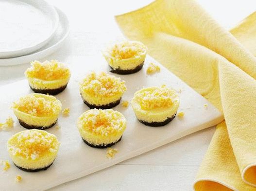 Servierte Orangen-Schokoladen-Käsekuchen