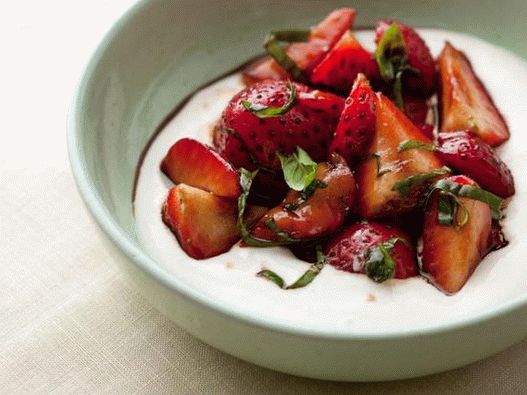 Erdbeeren in Balsamico-Sauce mit Ricotta-Creme
