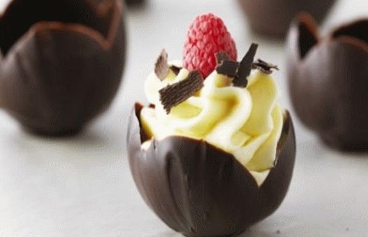 Photo Festliche Törtchen mit Schokoladenmousse