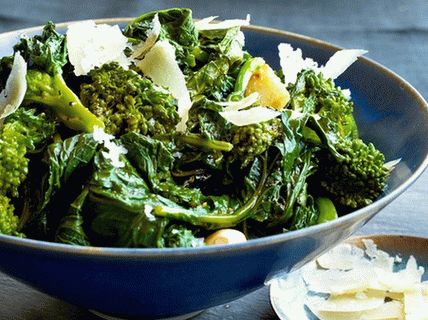 Foto von Rapini mit Knoblauch