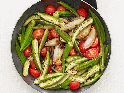 Gebratene Okra mit Tomaten