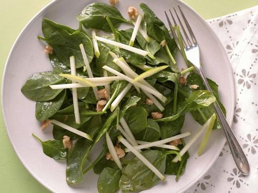 Salat mit Spinat und grünem Apfel