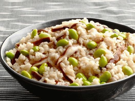 Reis mit Edamame-Bohnen und Shiitake-Pilzen