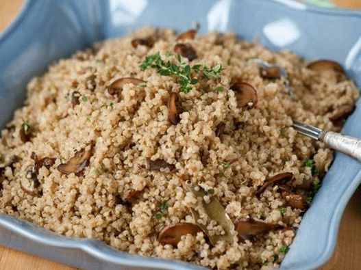 Quinoa-Pilaw mit Cremini-Pilzen