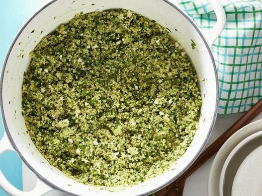 Vollkornquinoa mit pikanter grüner Pasta