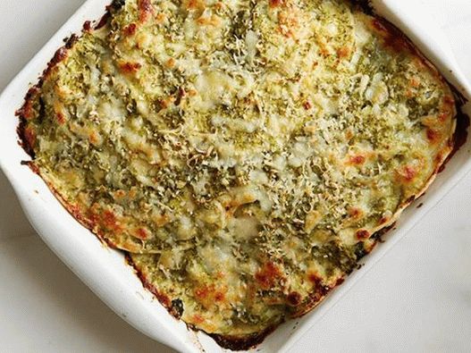 Vegetarischer Auflauf mit grünen mexikanischen Tomaten und Tortillas