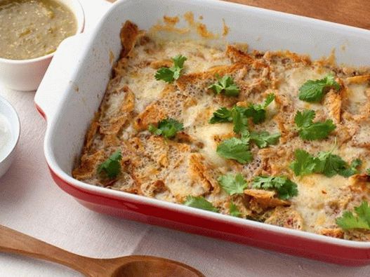 Chilakiles - Auflauf mit knusprigen Pommes, Käse und Ei