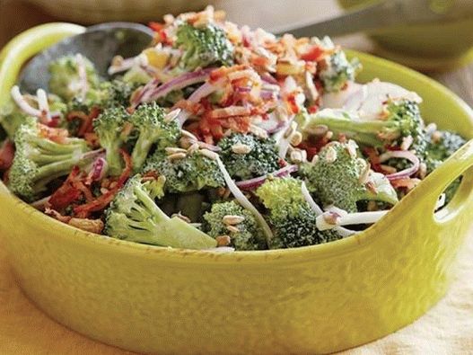 Leichter Sahne-Brokkoli-Salat