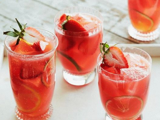 Wassermelonen-Erdbeer-Sangria