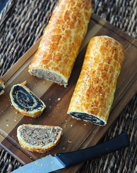 Mit Mohn und Nüssen rollen