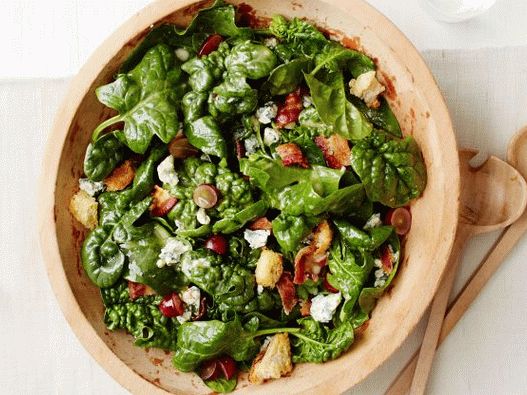 Foto-Spinatsalat mit warmem Speckdressing