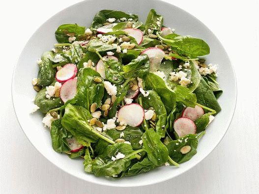 Fotosalat mit Radieschen, Spinat und Kürbiskernen