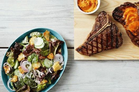 Fotosalat mit Spinat-Blauschimmelkäse-Dressing