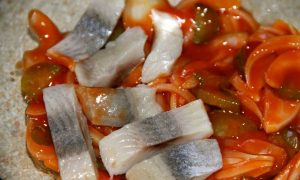 Hering in Gemüsesauce