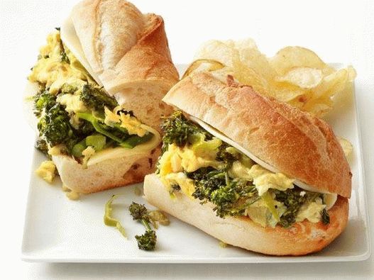 Photo Sandwich mit Brokkoli und Rührei