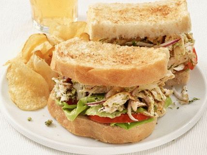Photo Sandwiches mit gegrilltem Hähnchen und Pesto