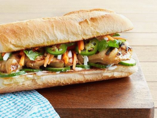 Foto gegrillte vietnamesische Hühnchen-Sandwiches