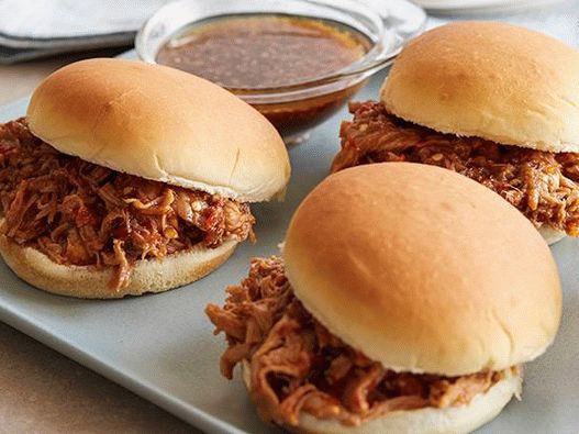 Photo Hawaiian Stewed Pork Sandwiches