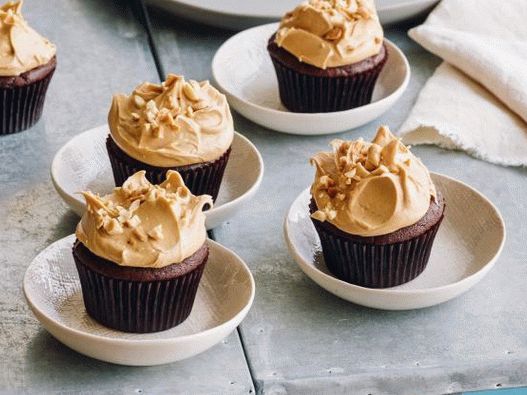 Photo Chocolate Cupcakes mit Erdnussglasur