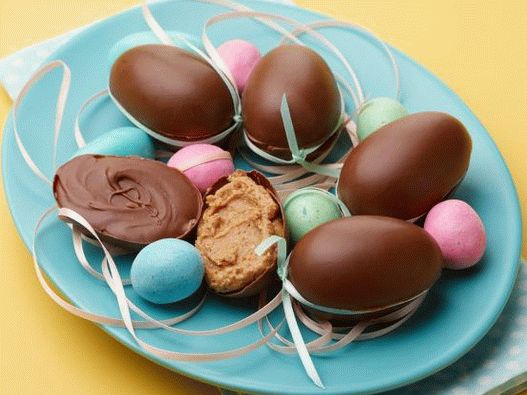 Photo Schoko-Eier gefüllt mit Erdnussbutter