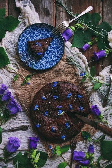 Foto Schokoladenkuchen mit Vintage Blumen