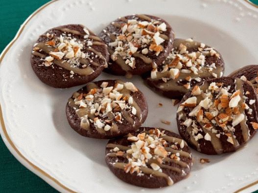 Photo Schokoladenkekse mit Karamell und Mandeln