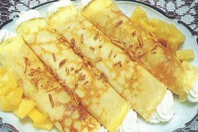Photo Käsepfannkuchen mit gebratener Ananas