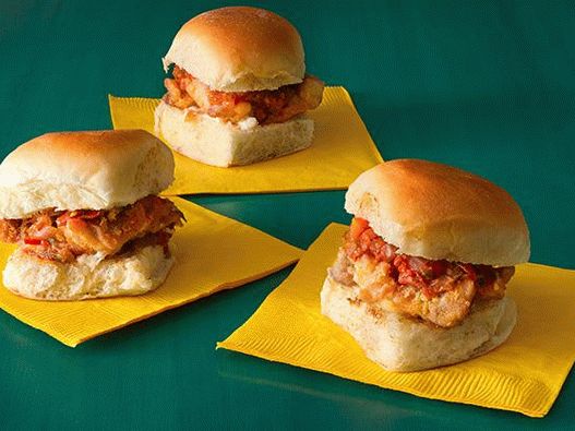 Photo Slider Sandwiches mit Hähnchenfleisch und Tomaten-Chutney