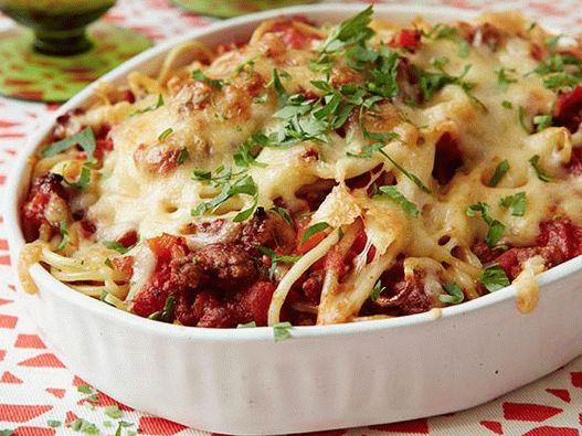 Foto von gebackenen Spaghetti im Ofen