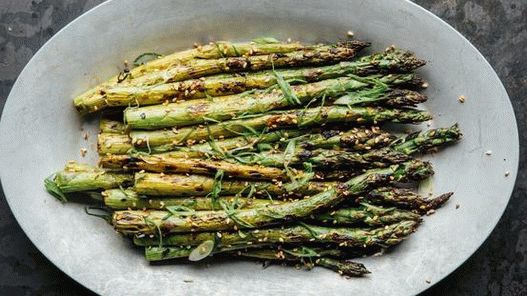 Gegrillter Spargel Foto