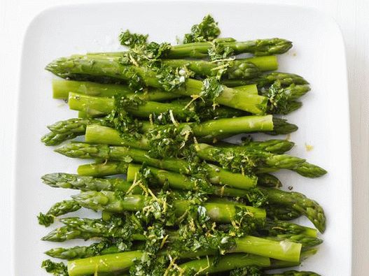 Photo Spargel mit Petersilie auf einer Beilage