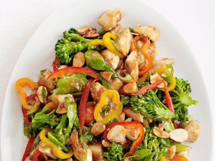 Foto von Ochsenbraten mit Huhn, Pfeffer und Brokkoli