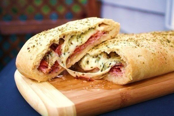 Stromboli (Pizzabrötchen)