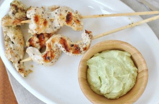 Foto von Souvlaki-Hähnchen mit Joghurt-Dip-Sauce