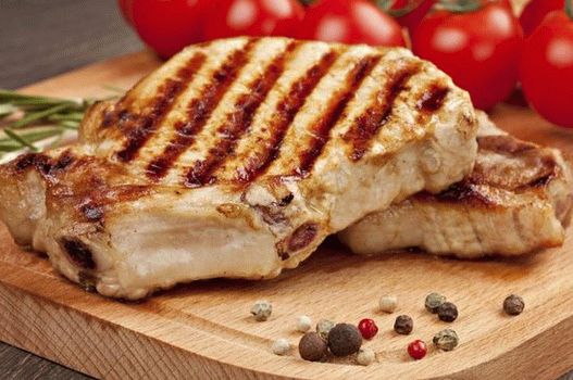 Foto Gegrilltes Schweinefleisch Rack mit Gewürzen