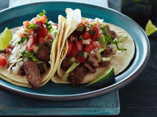 Foto von Taco Carne Asada mit frischer Salsa