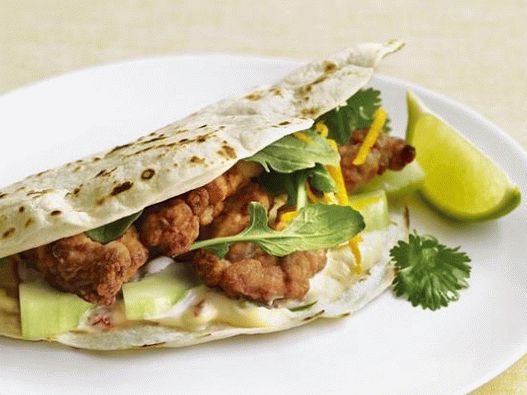 Foto von Tacos mit Fisch und Sauce Tartar