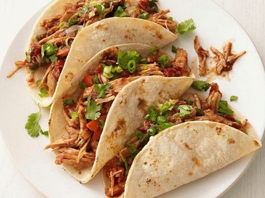 Foto von einem Tacos mit einem Truthahn in einer Maulwurfsauce in einem Slow Cooker