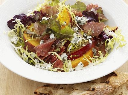 Photo Warmer Salat mit Pflaumen und Pfirsichen