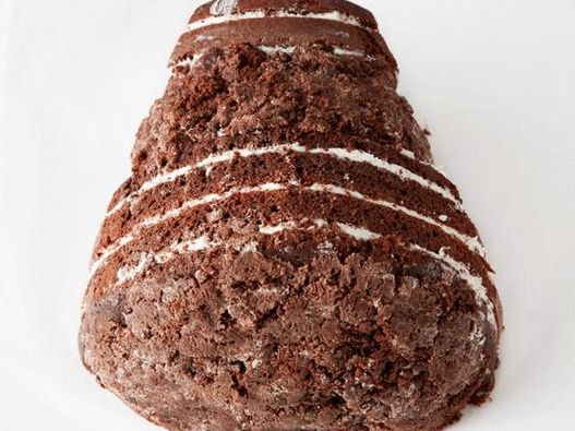 Beschichten Sie die resultierende Mischung mit Kuchen oben, unten und von allen Seiten Beschichten Sie die resultierende Mischung mit Kuchen oben, unten und von allen Seiten