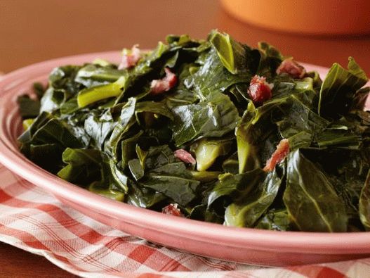 Foto geschmorter Kohl mit Fleisch