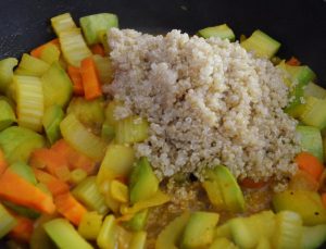 Quinoa gedämpftes Gemüse