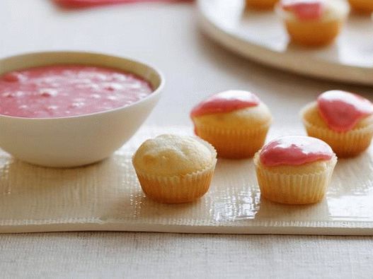 Photo Curd Cupcakes mit Erdbeerglasur