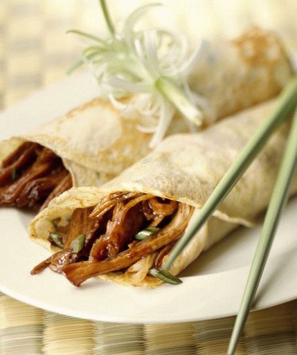 Photo Duck in Orangenglasur mit scharfen Pfannkuchen