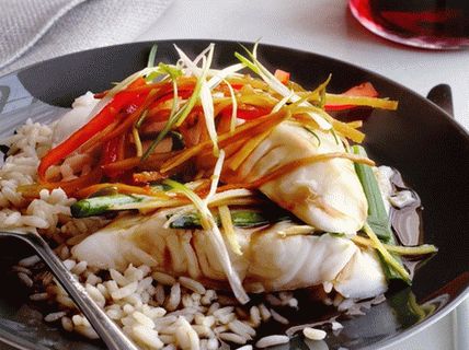 Foto asiatischer gedämpfter Fisch